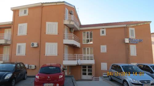 Petrovac na Moru Montenegro Trek código de promoción booking.com