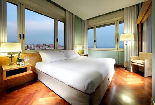 Napoli Italie trek code promo booking.com