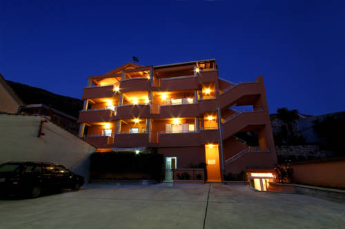 Budva Montenegro Trek código de promoción booking.com