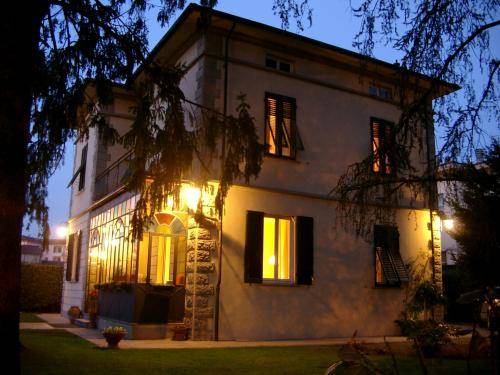 Lucques Italie trek code promo booking.com