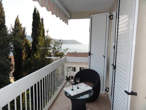 Herceg-Novi Montenegro Trek código de promoción booking.com